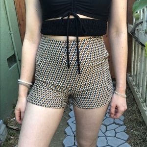 H&M PLAID/GINGHAM LIKE SHORT SHORTS